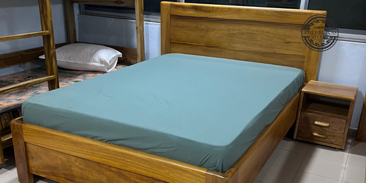 Lit 2 places en iroko – Lignes sobres et élégance naturelle | Ateliers Bois Vivant Ateliers du bois vivant