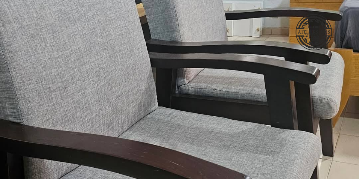 Chaises de Réception en Mélina Teinté – Élégantes, Robustes et Confortables | Ateliers du Bois Vivant Ateliers du bois vivant