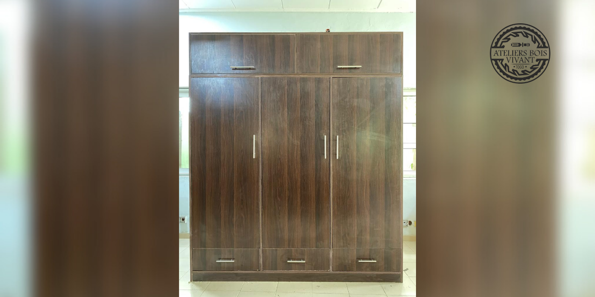 Armoire Géante en Mélaminé – Spéciale Valises | Ateliers du Bois Vivant Ateliers du bois vivant