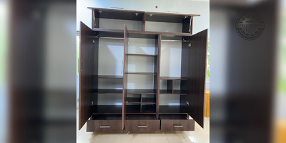 Armoire Géante en Mélaminé – Spéciale Valises | Ateliers du Bois Vivant Ateliers du bois vivant