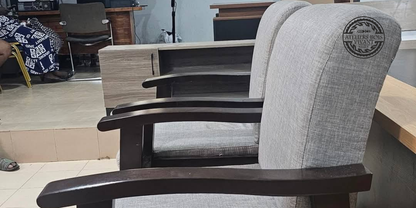 Chaises de Réception en Mélina Teinté – Élégantes, Robustes et Confortables | Ateliers du Bois Vivant Ateliers du bois vivant