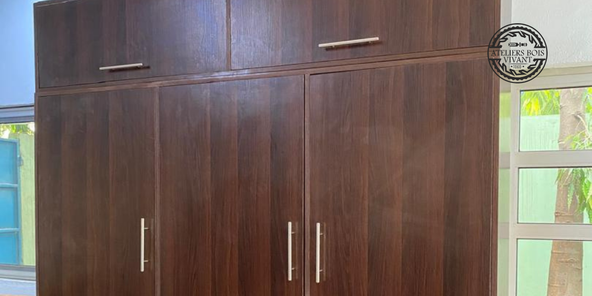 Armoire Géante en Mélaminé – Spéciale Valises | Ateliers du Bois Vivant Ateliers du bois vivant