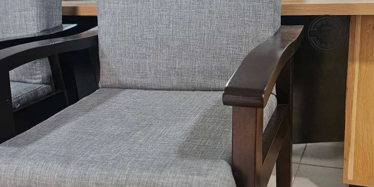 Chaises de Réception en Mélina Teinté – Élégantes, Robustes et Confortables | Ateliers du Bois Vivant Ateliers du bois vivant