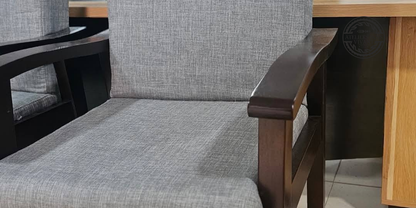 Chaises de Réception en Mélina Teinté – Élégantes, Robustes et Confortables | Ateliers du Bois Vivant Ateliers du bois vivant