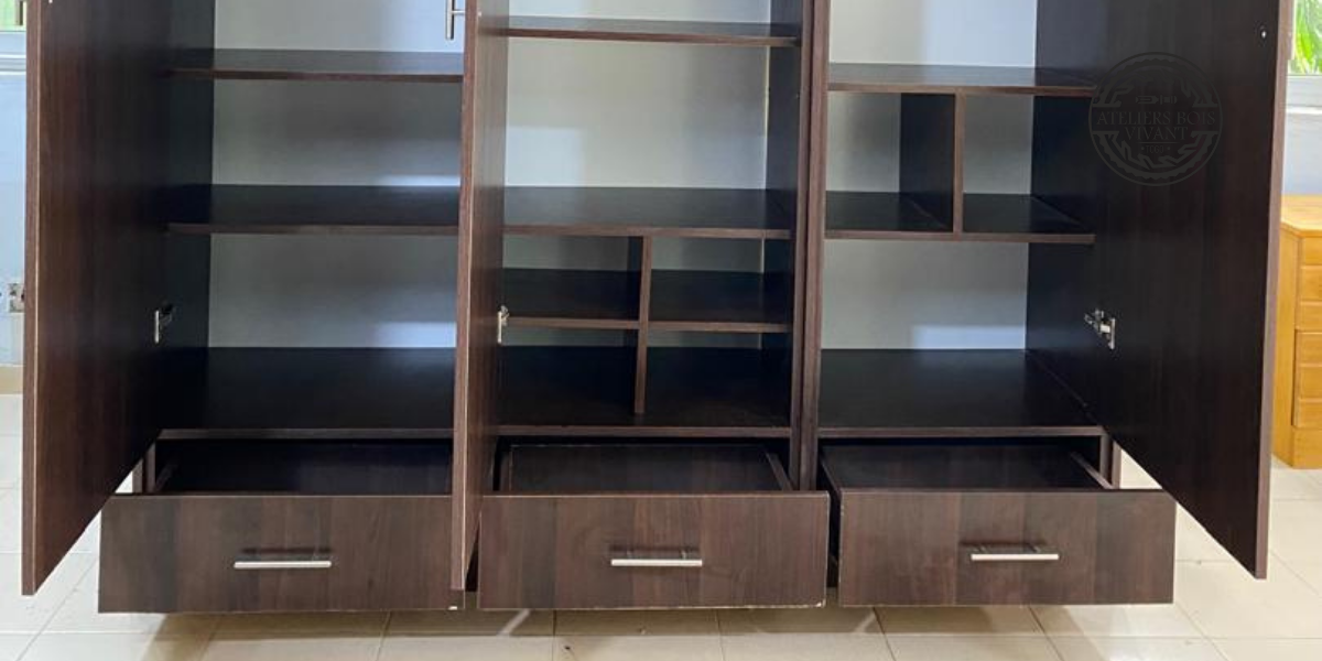 Armoire Géante en Mélaminé – Spéciale Valises | Ateliers du Bois Vivant Ateliers du bois vivant